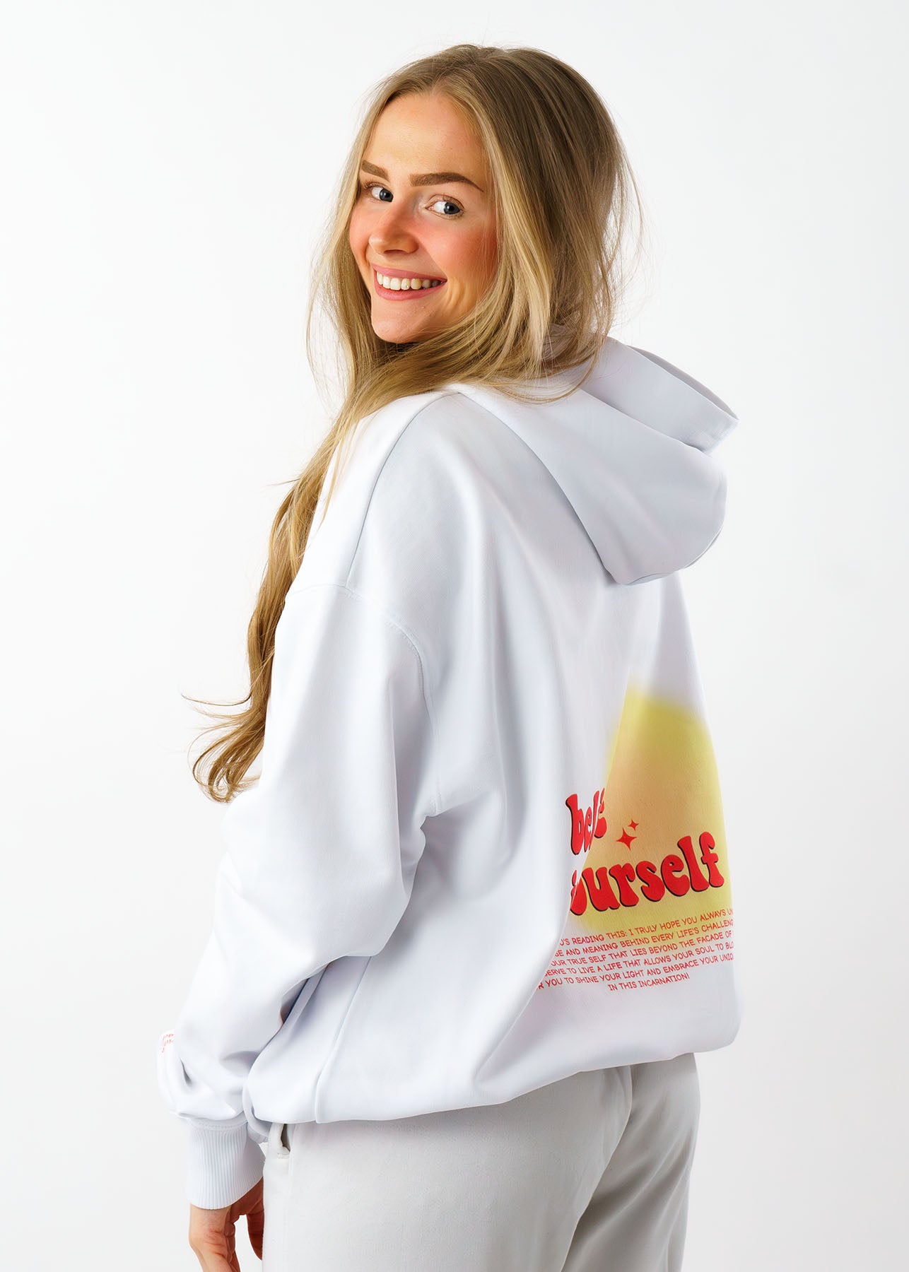 "BELIEVE IN YOURSELF" Organic Hoodie Weiß